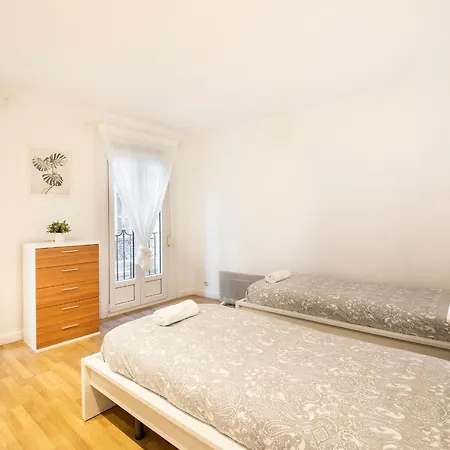 Spacious Old Town Apartament *