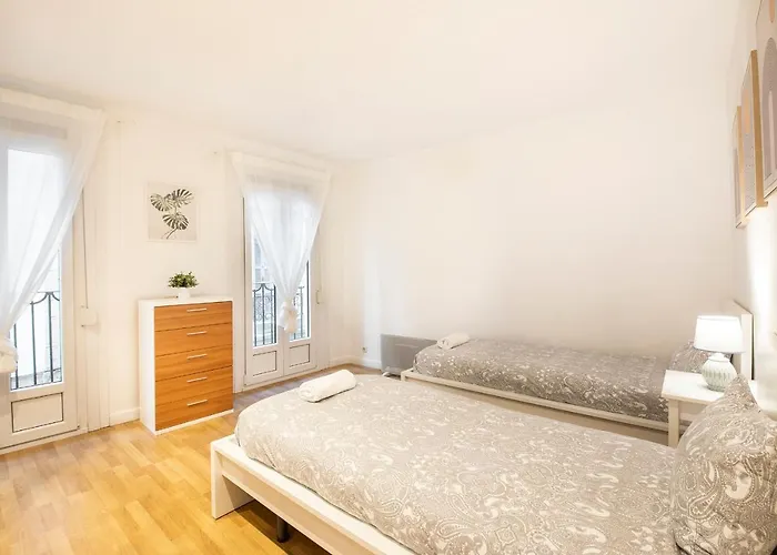 Spacious Old Town Apartament *