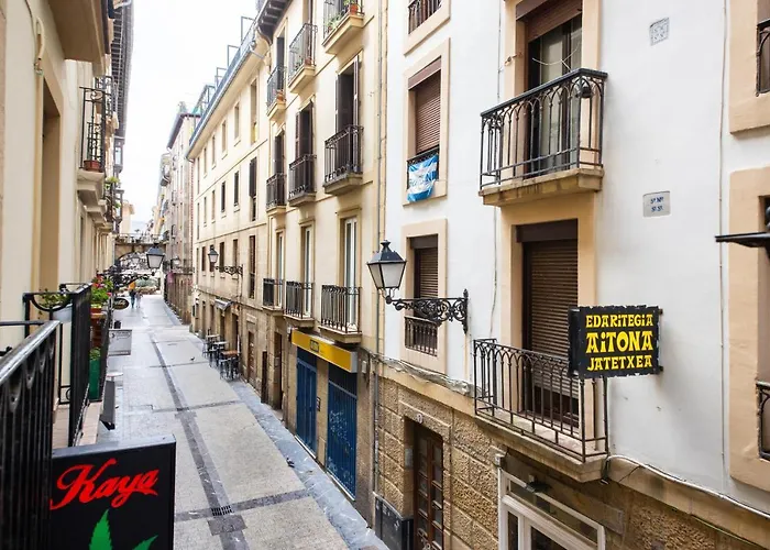 Spacious Old Town Apartament San Sebastián