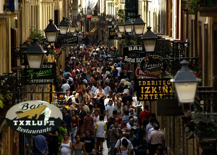 Spacious Old Town Apartament *